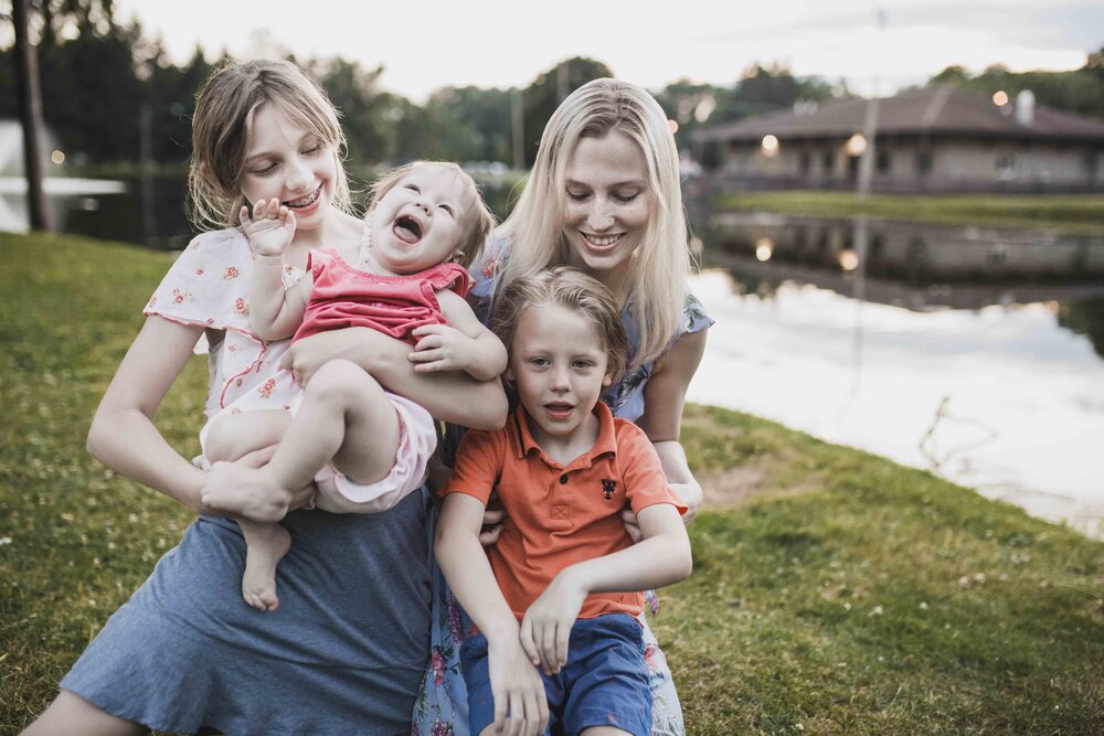 Upstate NY Family photographer, mom with children at park