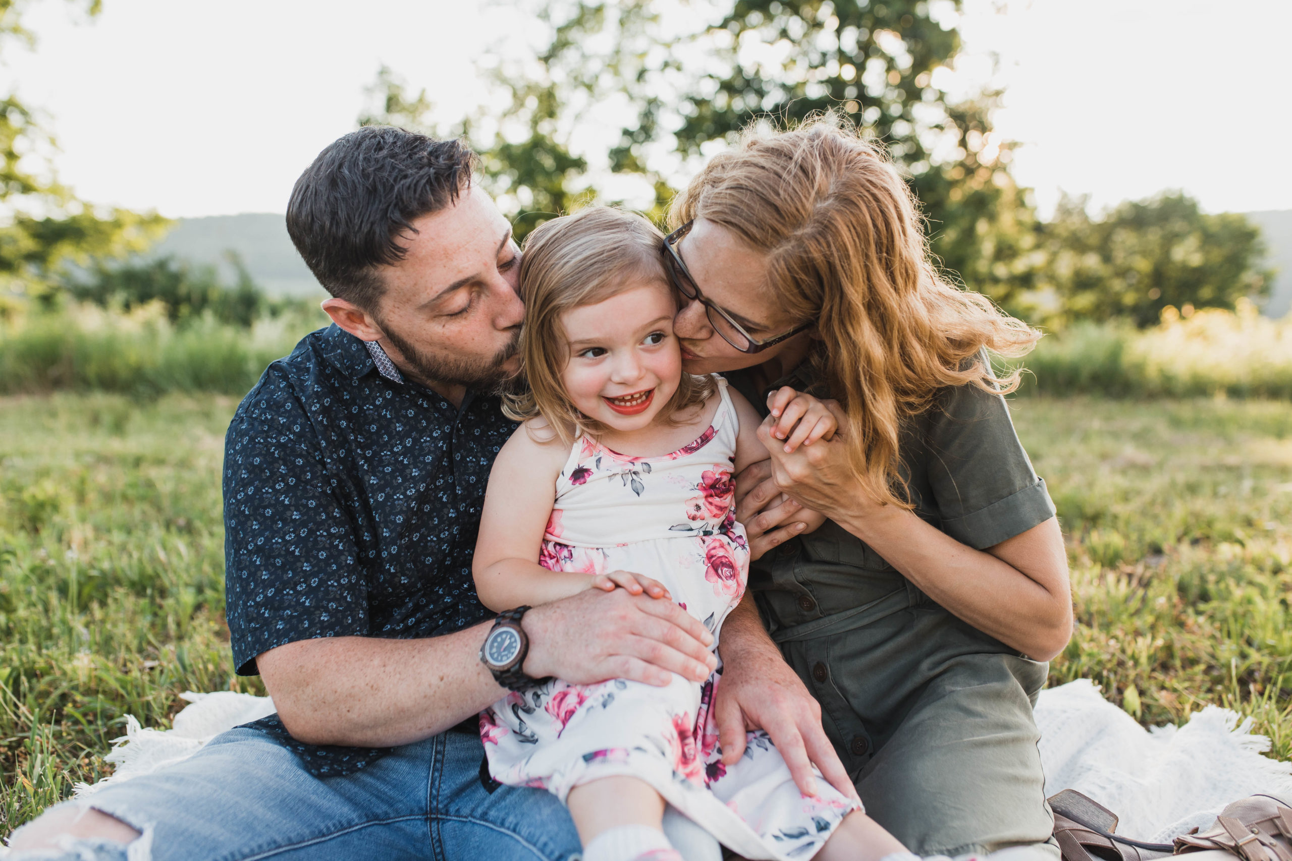 Oneonta Family Photographer, mom and dad kissing little girl
